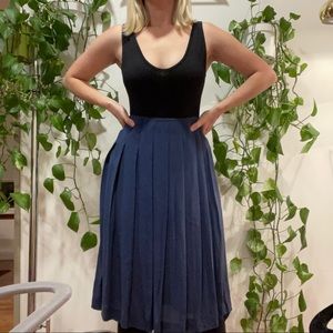 Madewell 100% silk pleated midi Balcony skirt navy